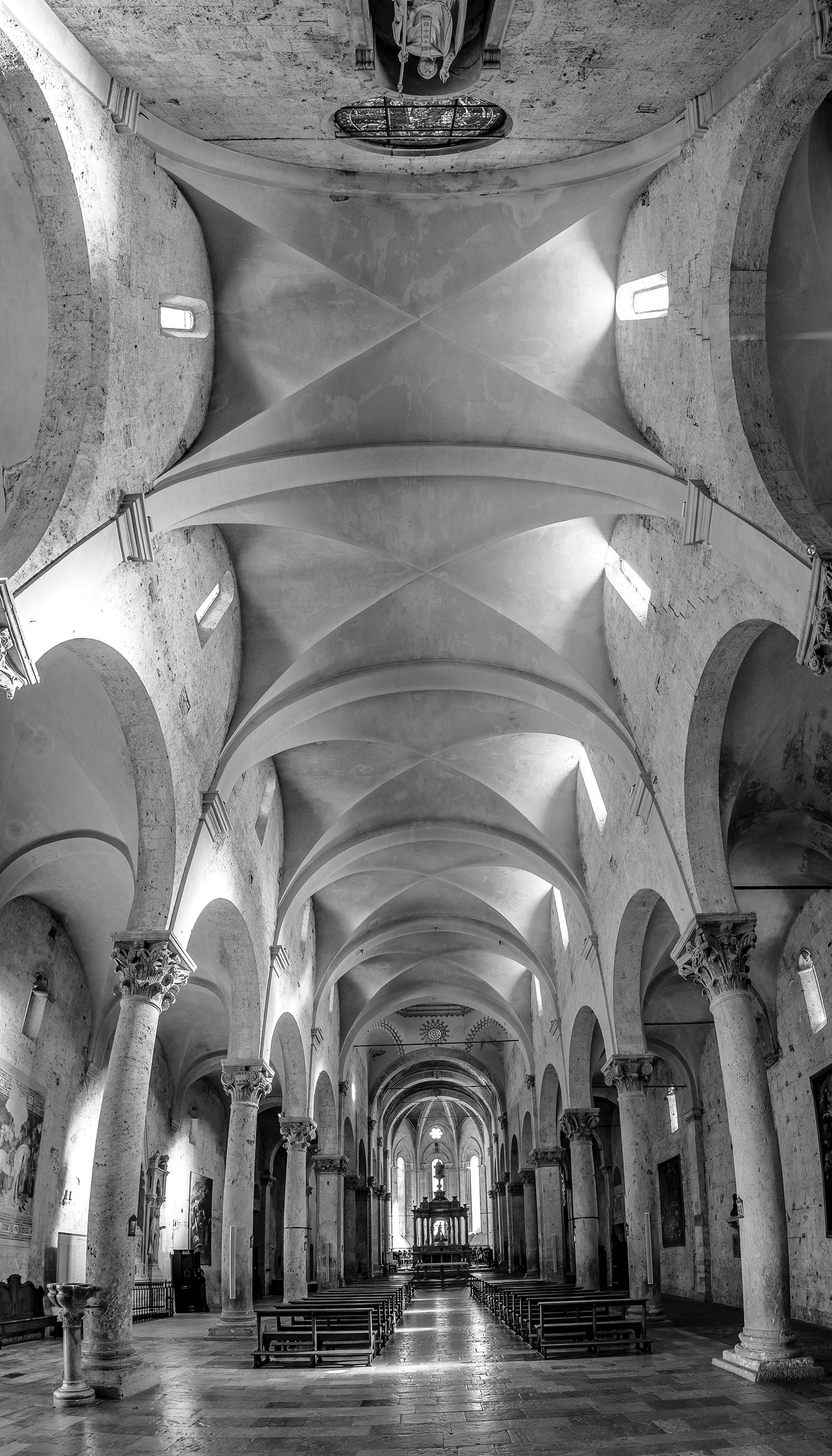 Duomo Di Massa Interior